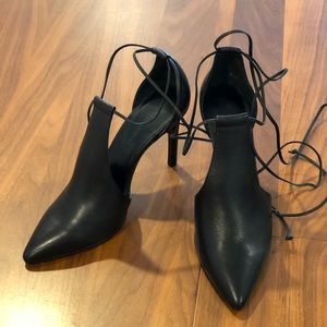 Banana Republic Heels NWOT
